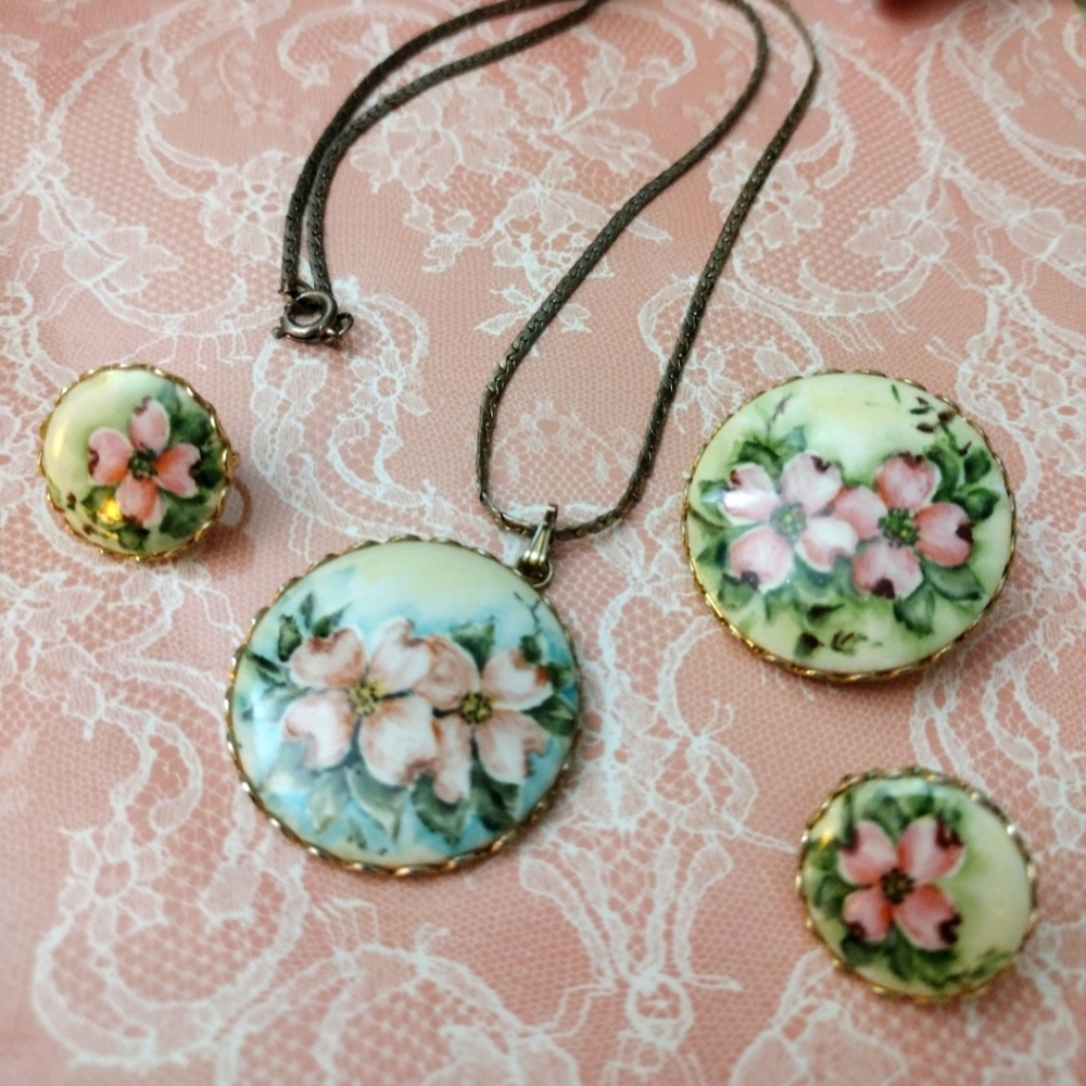 Beautiful set of Antique Jewelry